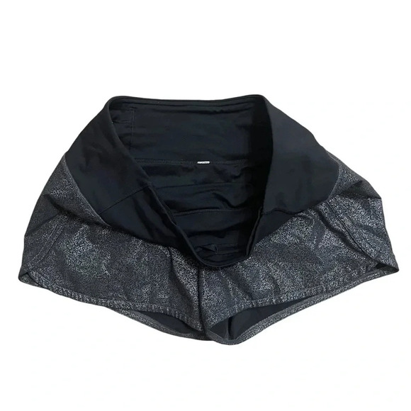Lululemon Run Times Short II 4" Luminosity Foil Print Black Silver Size 4 - Picture 5 of 8
